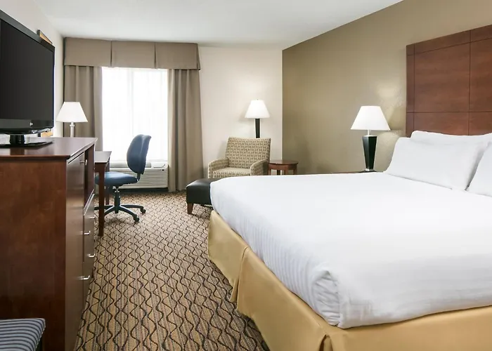 Holiday Inn Express & Suites Clinton By Ihg